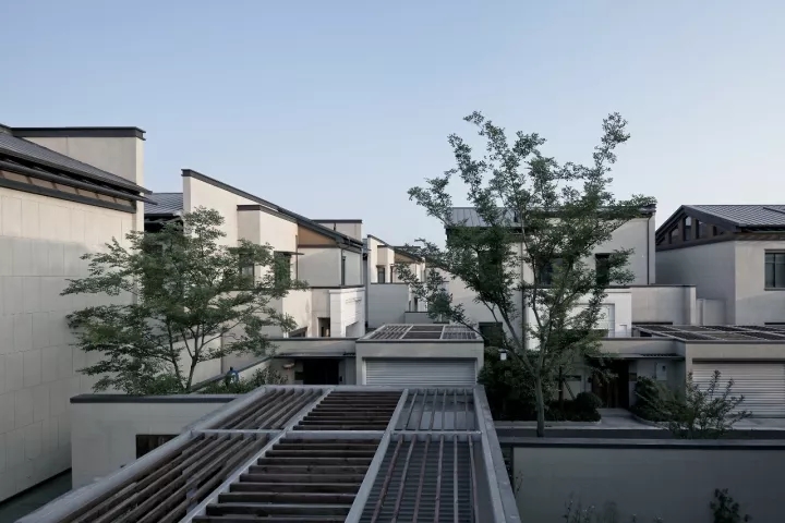 项目中公共空间与私密空间相互嵌套，空间感触丰硕